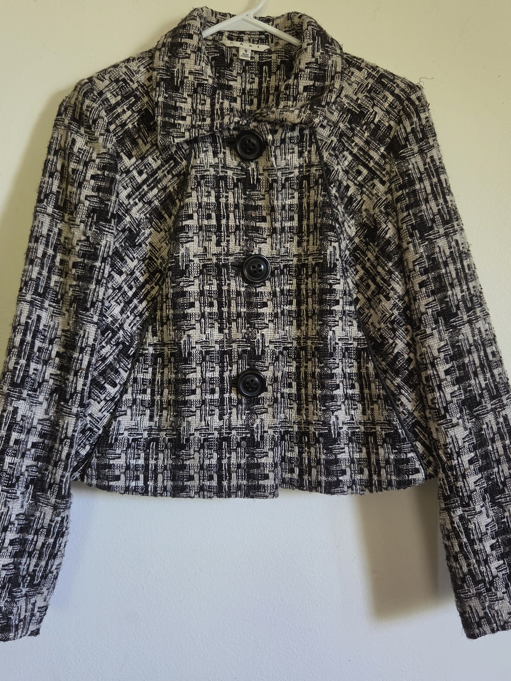 CAbi Wool Blend Tweed Jacket Size S Cropped Boucle Plaid Black White